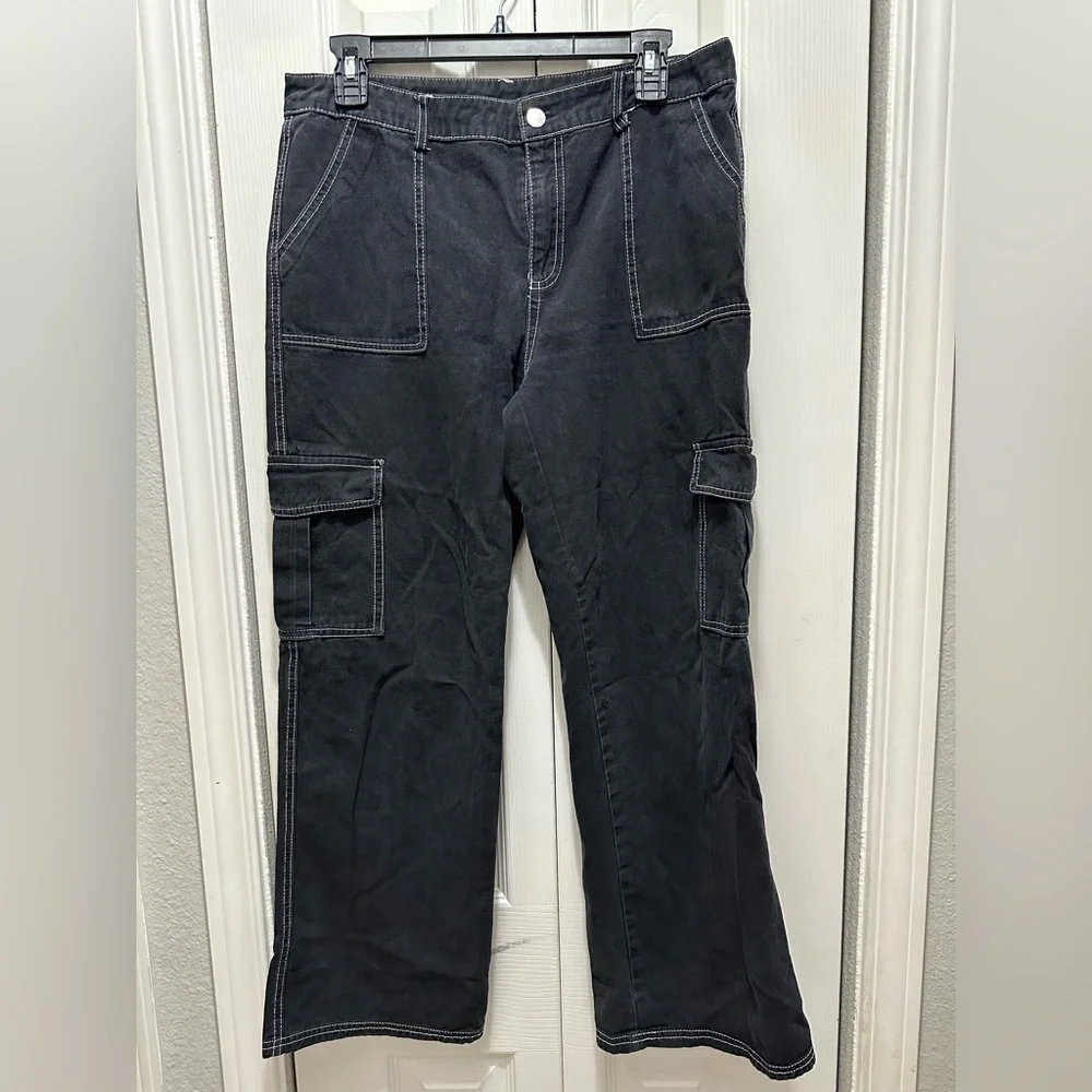 Men's‎ Dark Cargo Pants with Contrast Stitching
